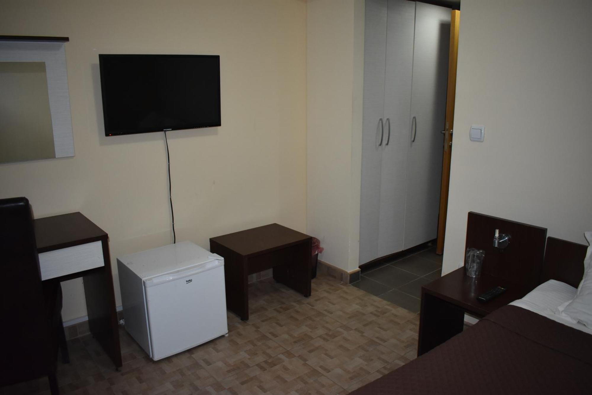 Garni Hotel Lion Jagodina Exterior photo
