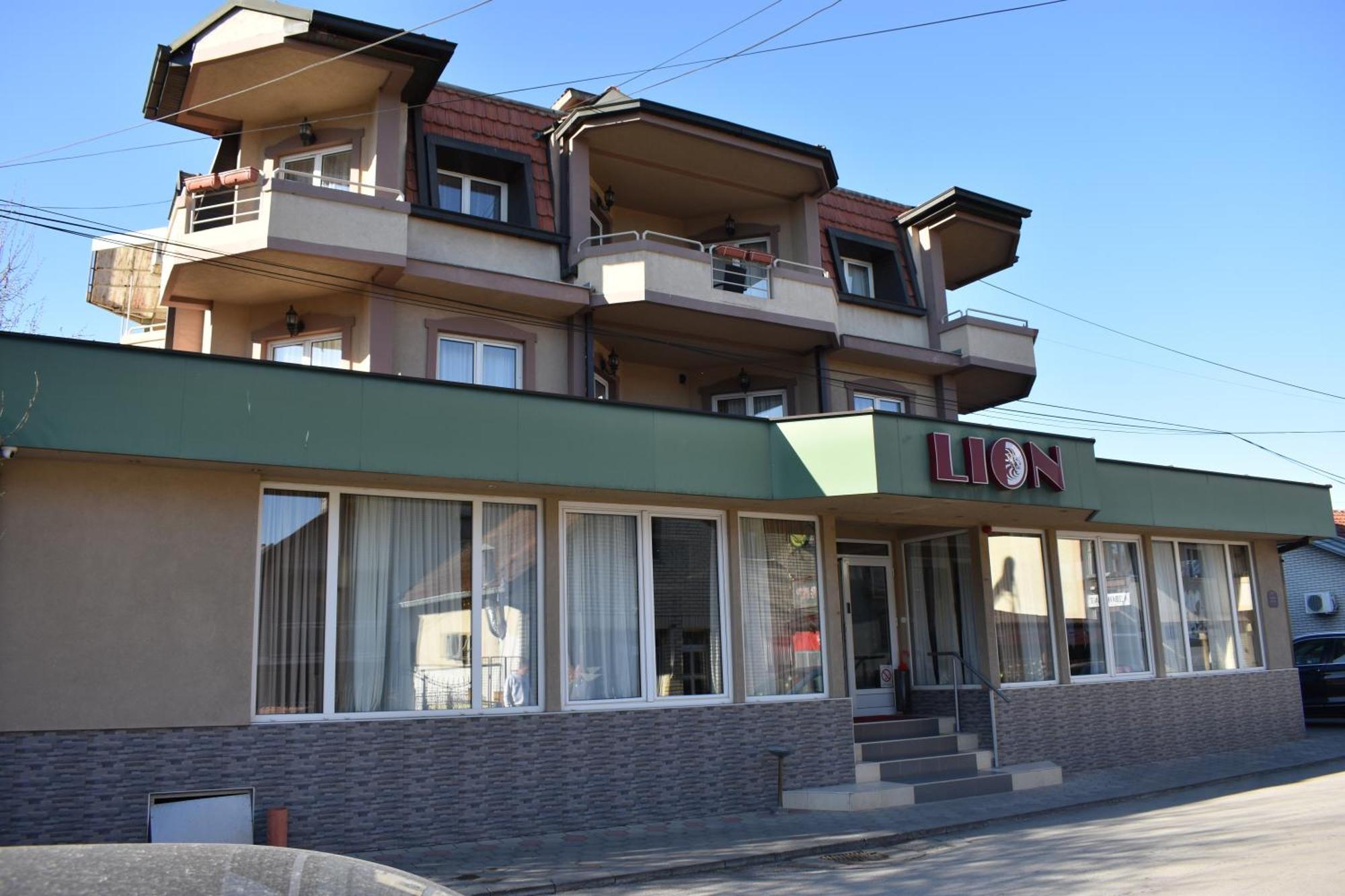 Garni Hotel Lion Jagodina Exterior photo