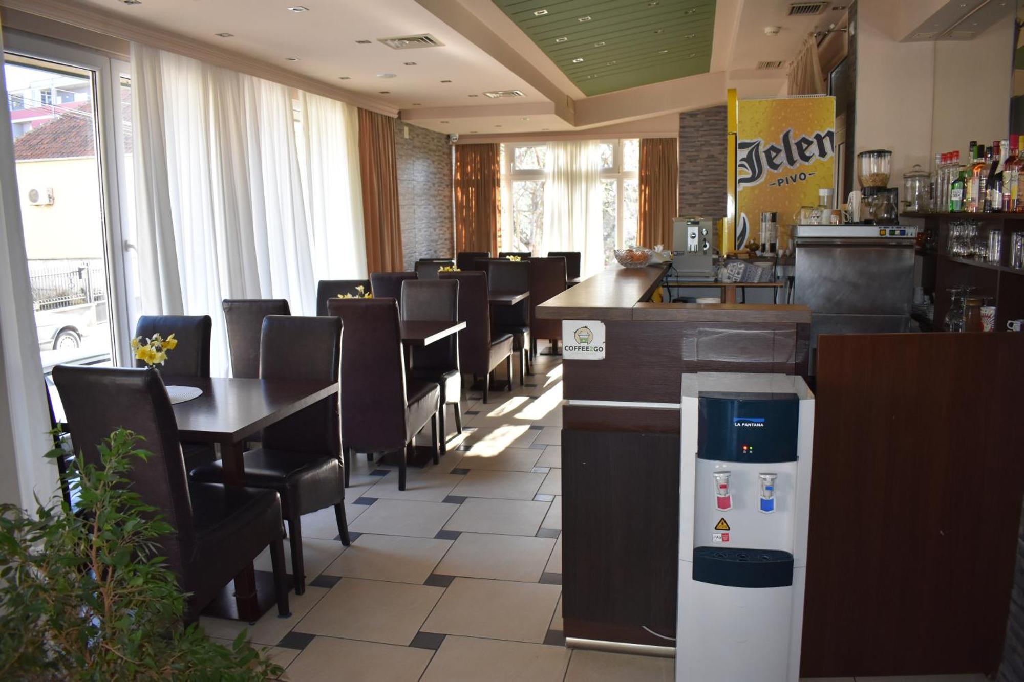 Garni Hotel Lion Jagodina Exterior photo