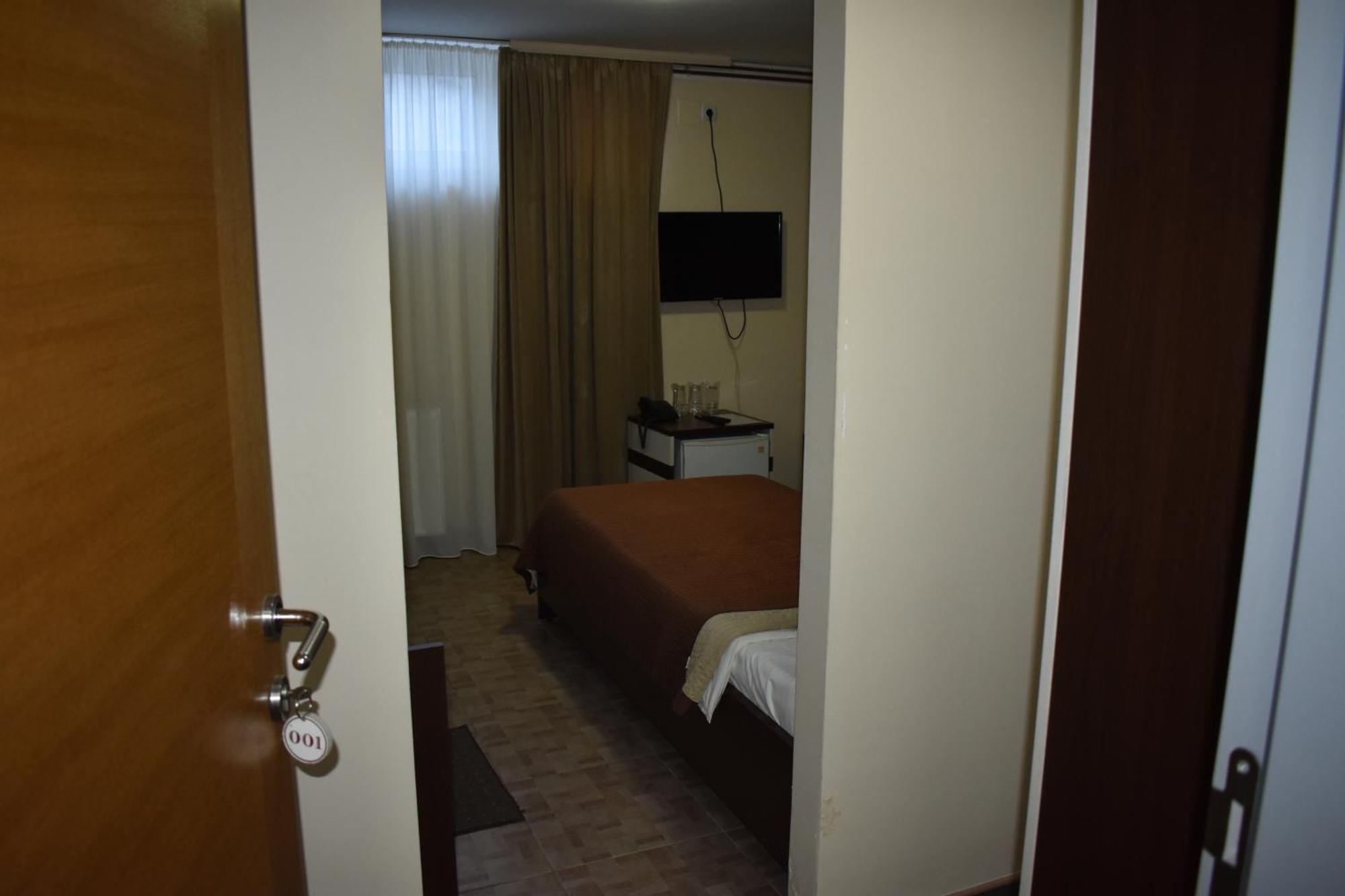 Garni Hotel Lion Jagodina Exterior photo