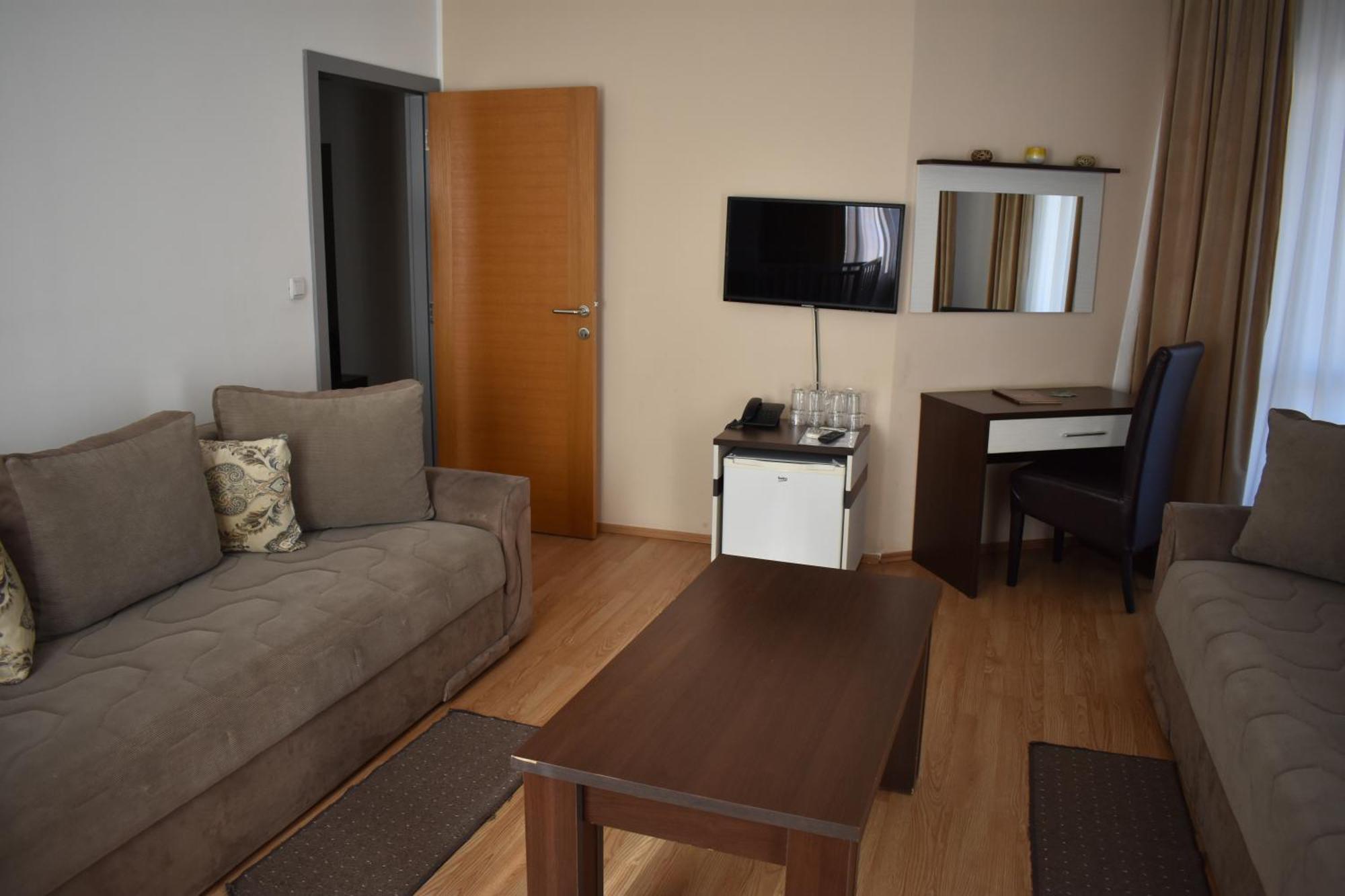 Garni Hotel Lion Jagodina Exterior photo
