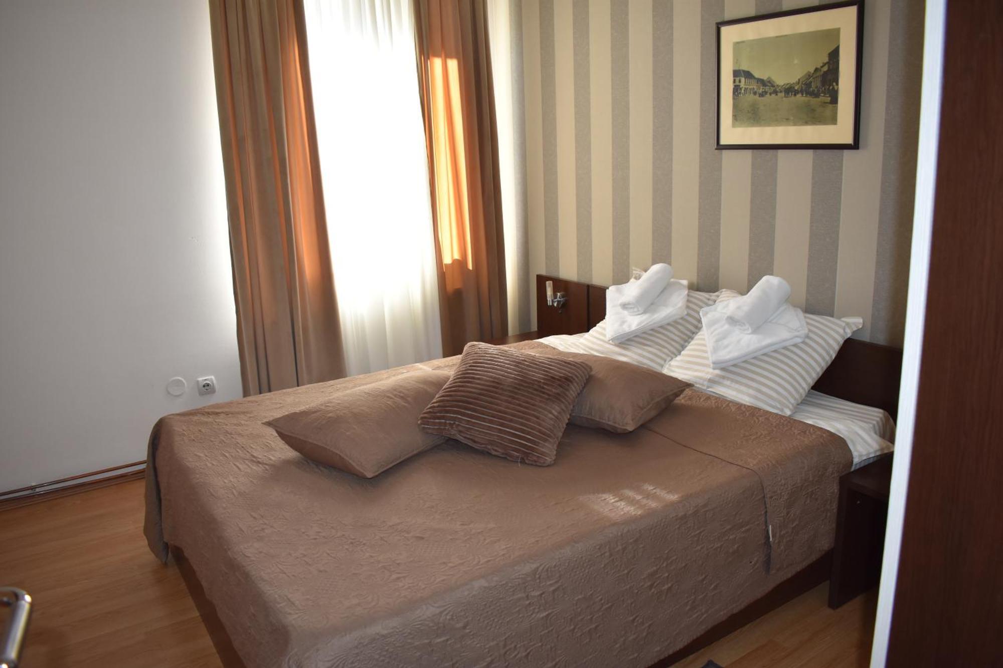 Garni Hotel Lion Jagodina Exterior photo