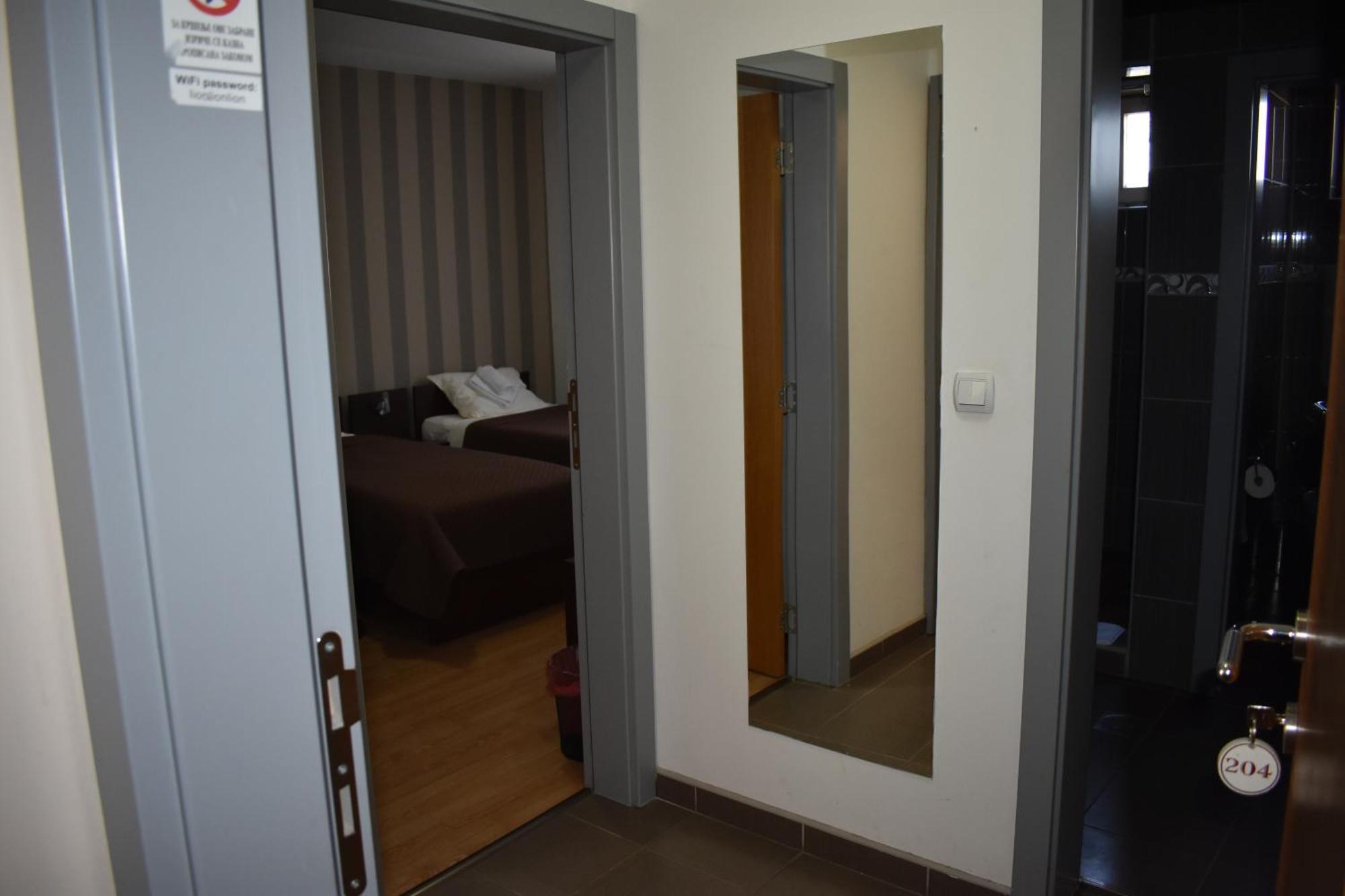 Garni Hotel Lion Jagodina Exterior photo