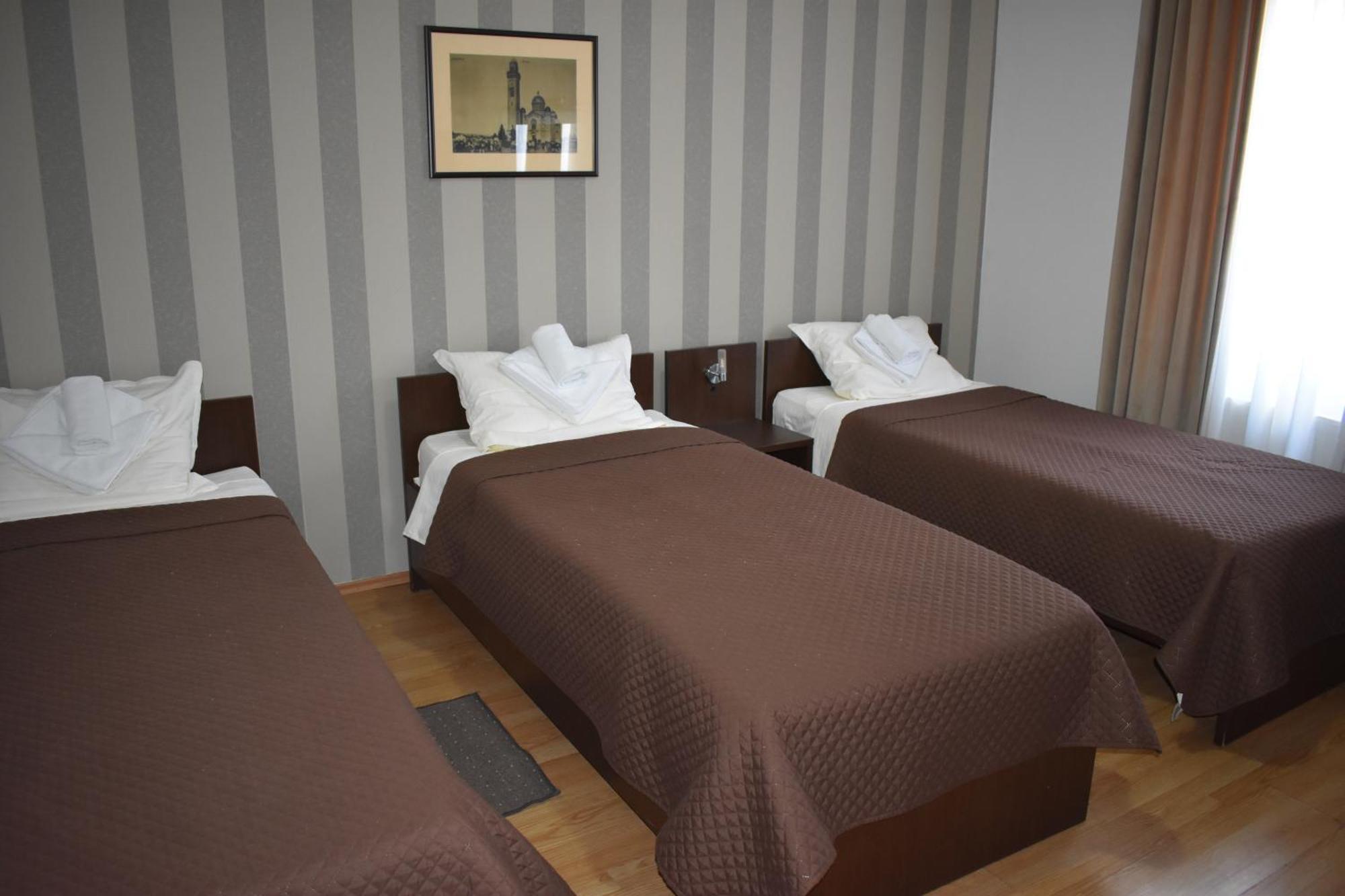 Garni Hotel Lion Jagodina Exterior photo