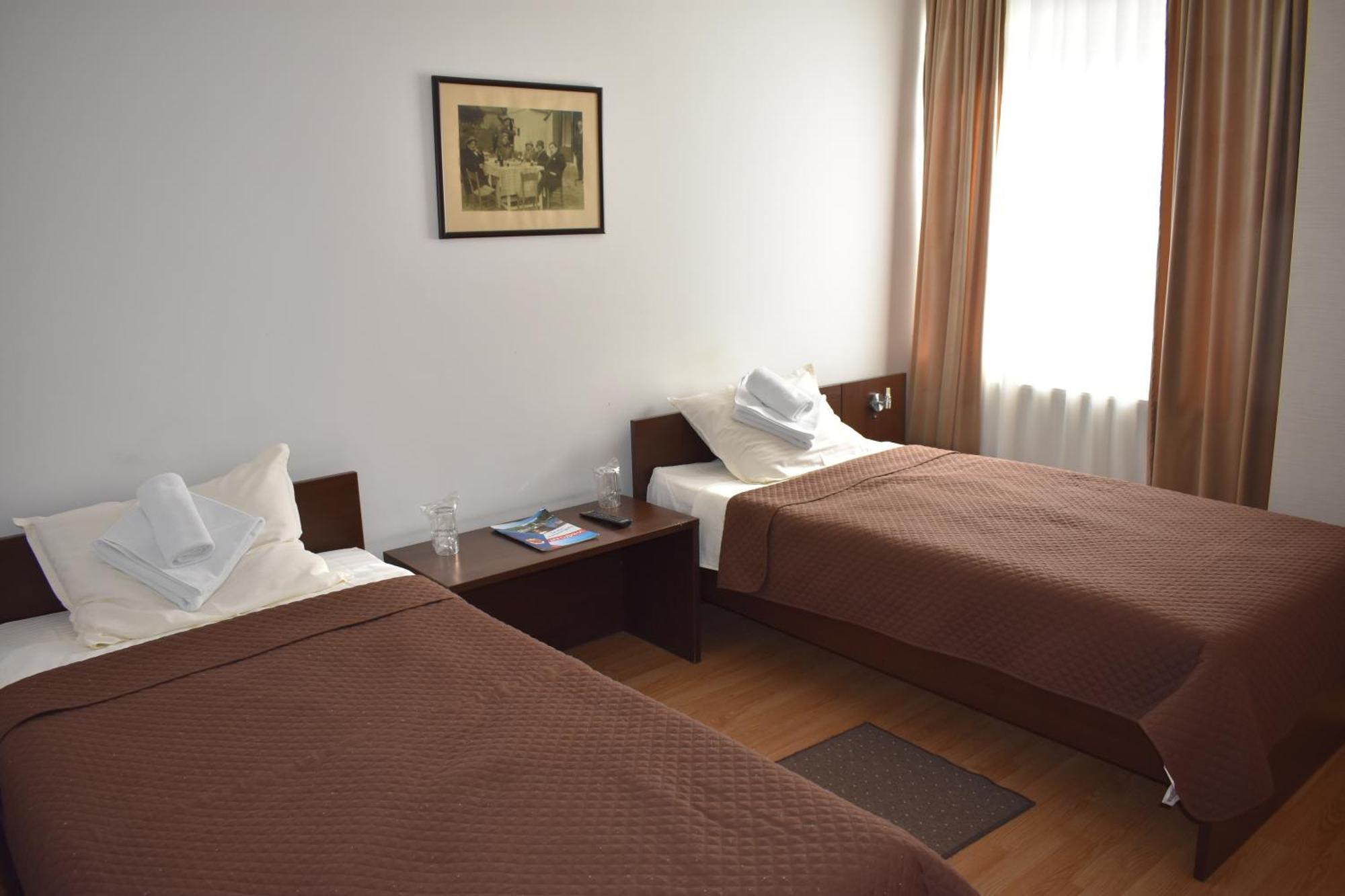Garni Hotel Lion Jagodina Exterior photo