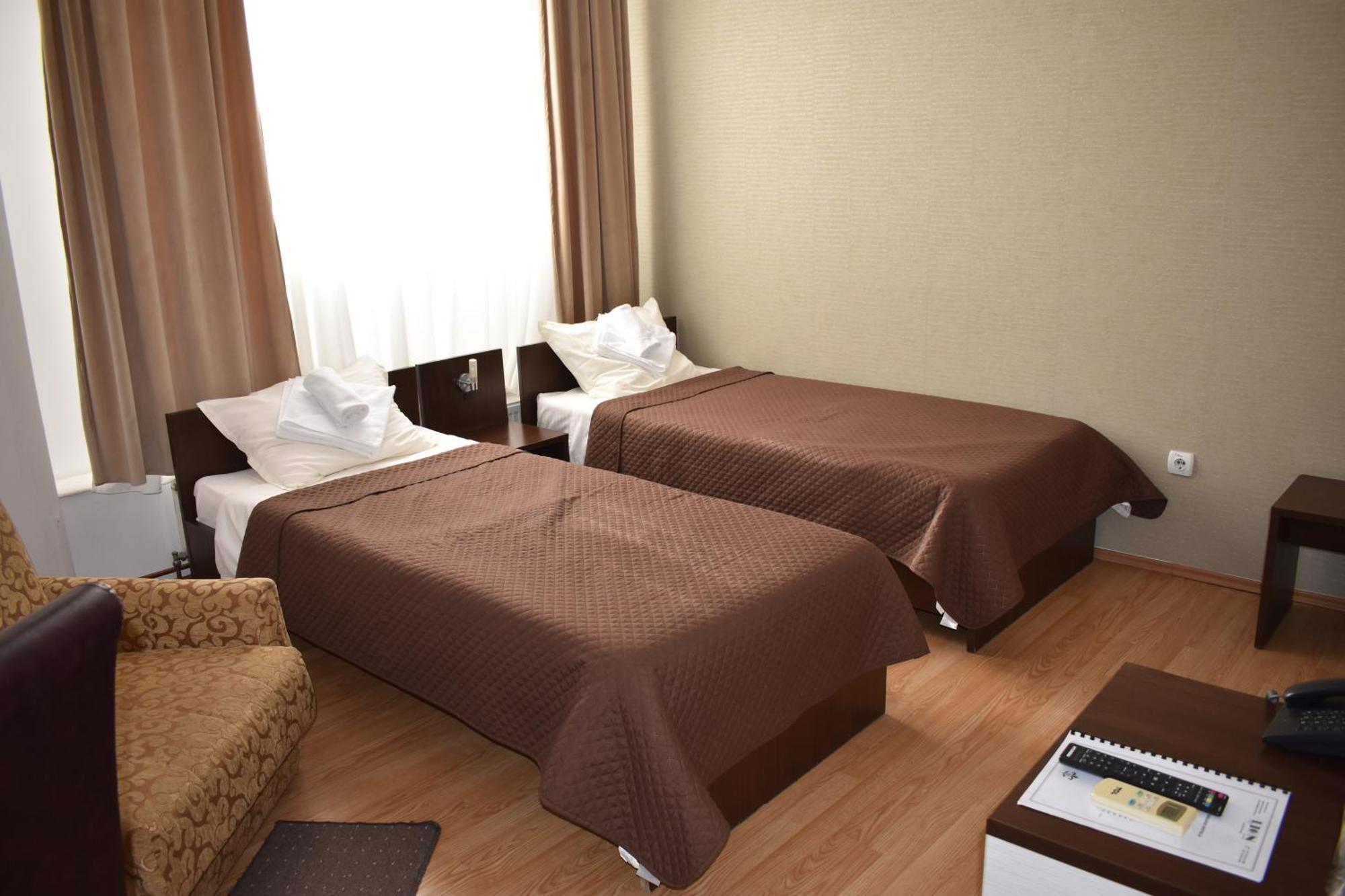 Garni Hotel Lion Jagodina Exterior photo