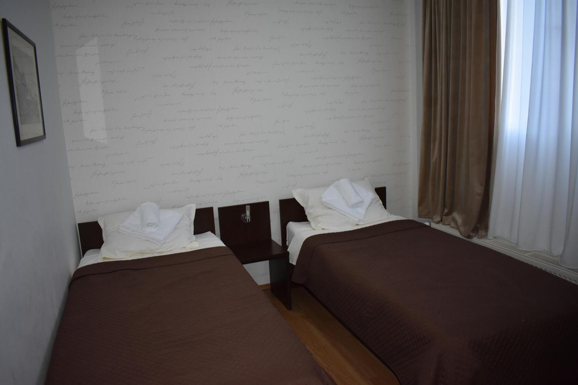Garni Hotel Lion Jagodina Exterior photo