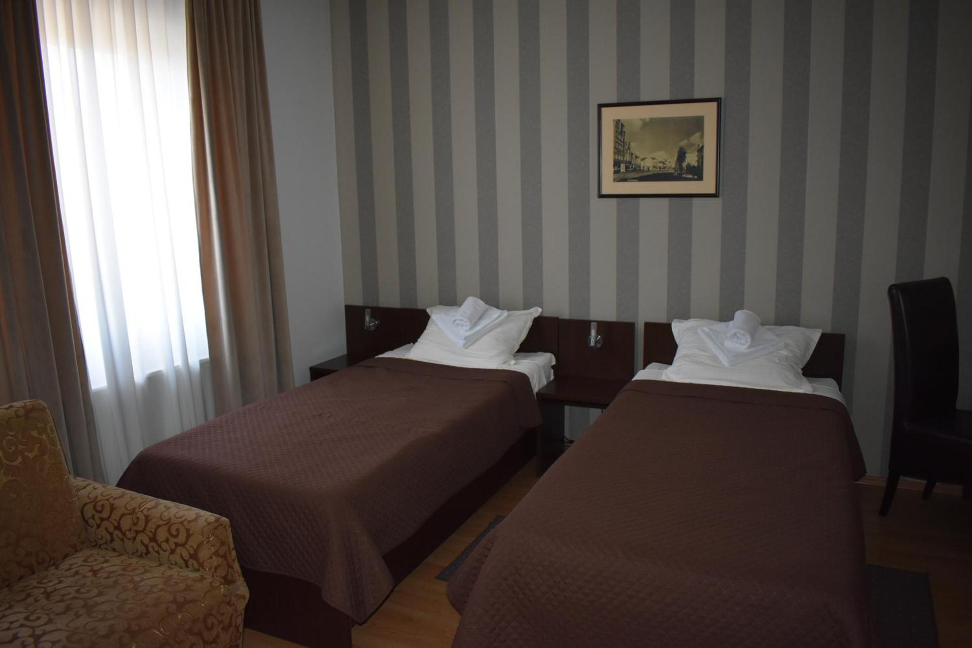 Garni Hotel Lion Jagodina Exterior photo