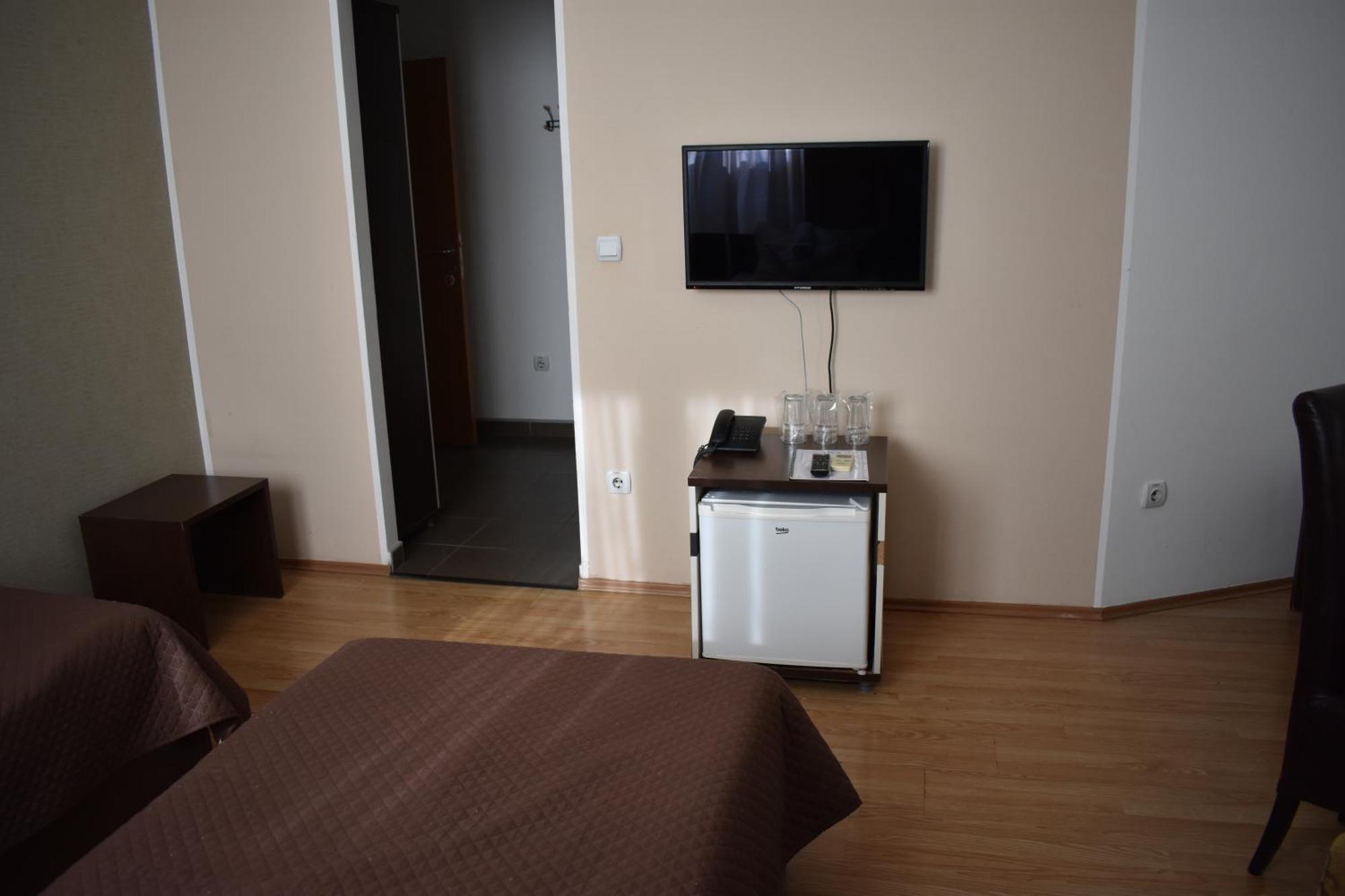 Garni Hotel Lion Jagodina Exterior photo