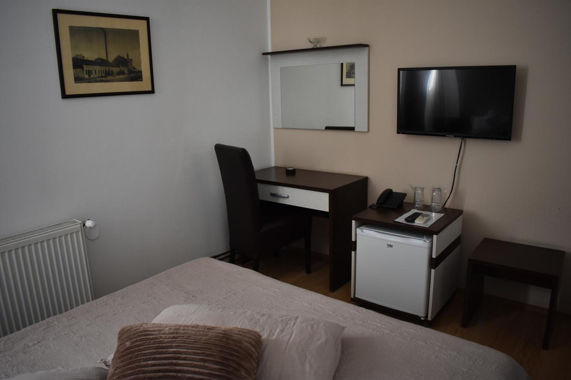 Garni Hotel Lion Jagodina Exterior photo