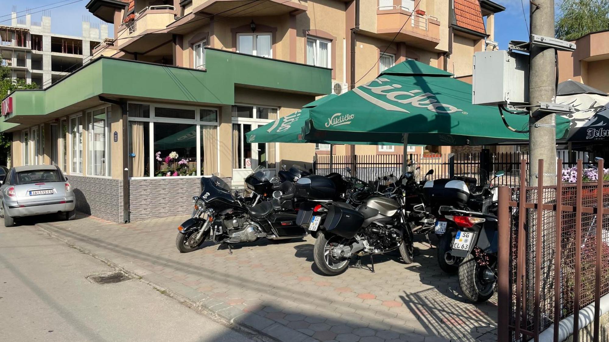 Garni Hotel Lion Jagodina Exterior photo